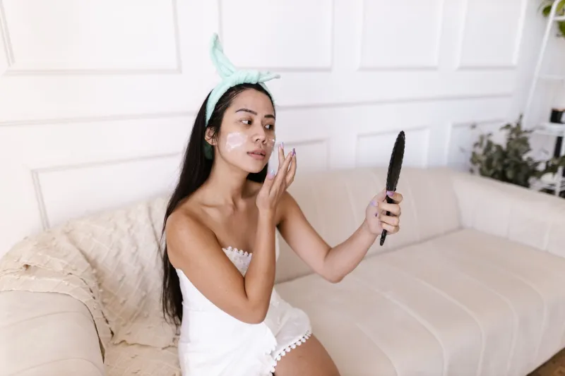 Sua pele ao longo do mês: como os hormônios do ciclo menstrual afetam o que você vê no espelho