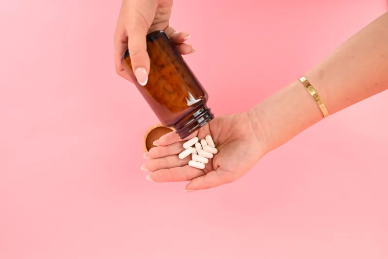 Beleza de dentro para fora: o que a ciência diz sobre suplementos para pele, cabelo e unhas